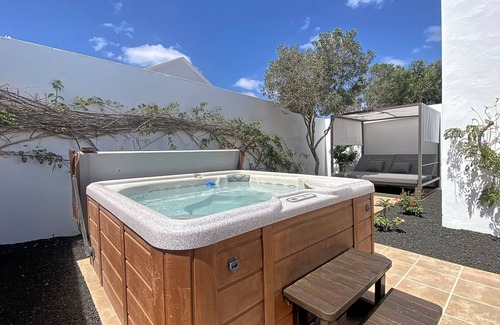 Los Mojones Villa | 3 Bed luxury villa with Heated Pool, Hot Tub, Pool table and T tennis