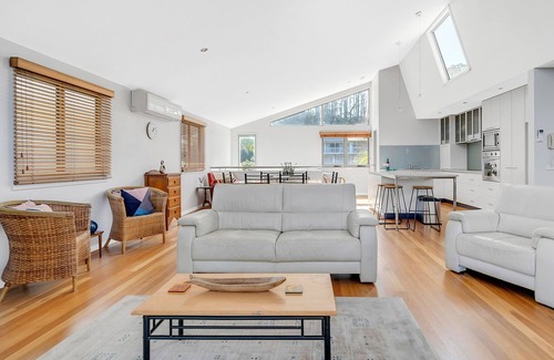 Long Beach House | 3-Bed Seaside Serenity Escape at Long Beach