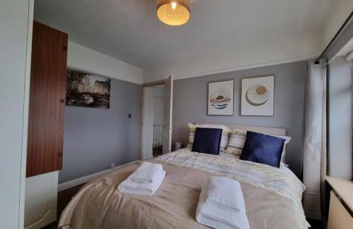 Droylsden House | 3 Bed Spacious House with Parking