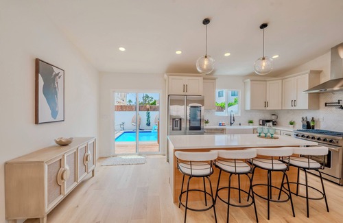 View Park-Windsor Hills House | 3-bedroom house in perfect View Park-Windsor Hills with AC, pool & gym