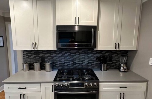Columbia House | 3 Bedroom 1 Bath Pet Friendly 5 min to MU