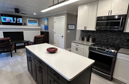 Columbia House | 3 Bedroom 1 Bath Pet Friendly 5 min to MU