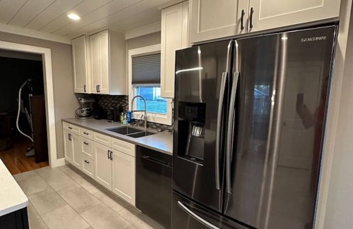 Columbia House | 3 Bedroom 1 Bath Pet Friendly 5 min to MU