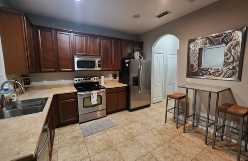 Southeast Orlando House | 3-bedroom, 2.5 bath townhome 5 minutes from the Orlando International Airport