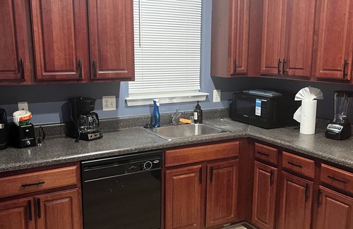 Northeast House | 3-bedroom 2 and half bathroom spacious NW stadium home free off street parking