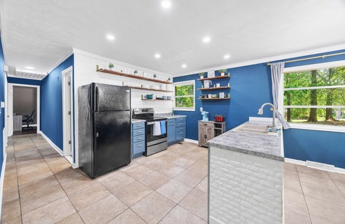 Seneca House | 3-bedroom 2 bath home located minutes from Keowee Mariana, shopping and Clemson