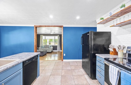 Seneca House | 3-bedroom 2 bath home located minutes from Keowee Mariana, shopping and Clemson