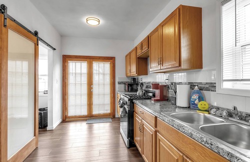 Lakeview House | 3-Bedroom 2-Bath House Sleeps 8 Buffalo NY