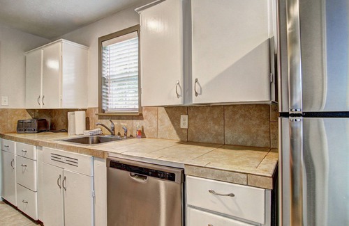 Rockport House | 3 bedroom 2 bath nestled in the oak trees right on Copano Bay! Private Pier!