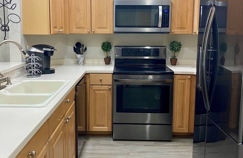 Bee Ridge Condo | 3-bedroom, 2 bath turnkey-furnished condo in sunny Sarasota, Florida