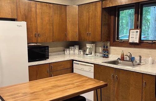 Otto House | 3-bedroom 2-bathroom house in peaceful Otto NC with AC