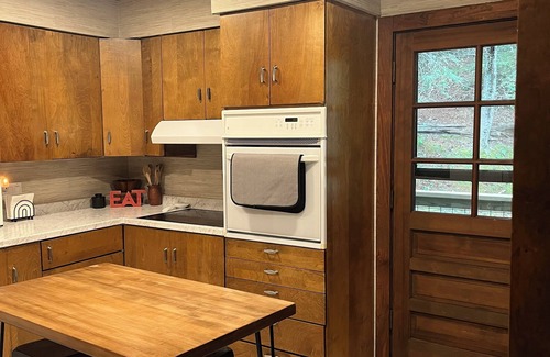 Otto House | 3-bedroom 2-bathroom house in peaceful Otto NC with AC