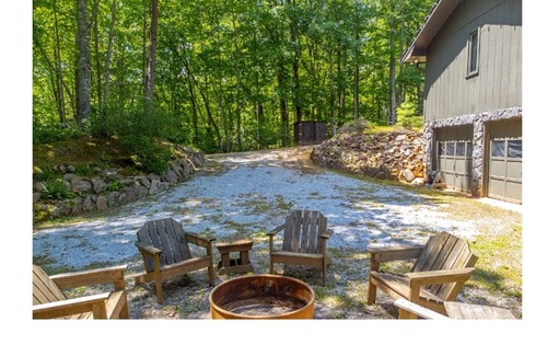 Otto House | 3-bedroom 2-bathroom house in peaceful Otto NC with AC