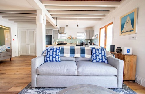 Midtown House | 3 Bedroom 2 Bathroom Near Beaches and Art Galleries