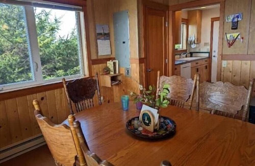 Florence House | 3 bedroom, 2 bathroom virtually beach front