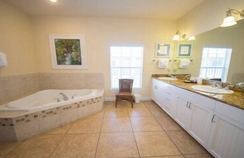 Bradenton Beach Hotel | 3 Bedroom 3 Bathroom Penthouse. Pet Friendly
