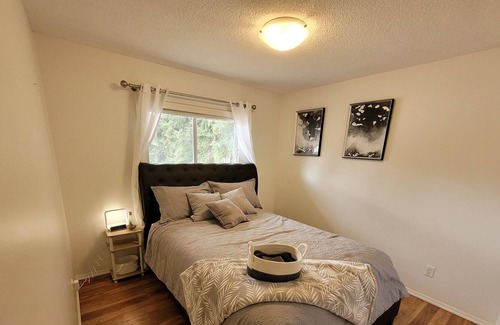 Prince George House | 3 Bedroom(4 beds) Main Floor House With Large Yard and Patio.Family/Pet Friendly