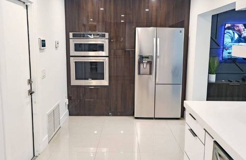 Pembroke Pines Apartment | 3 Bedroom 630250 by Houzlet