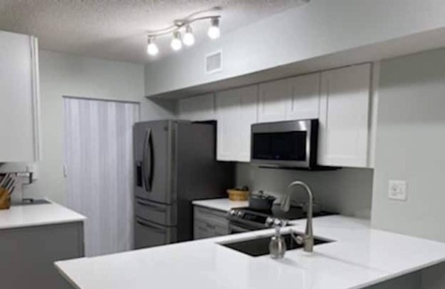 Davie Apartment | 3 Bedroom 644648 by Houzlet