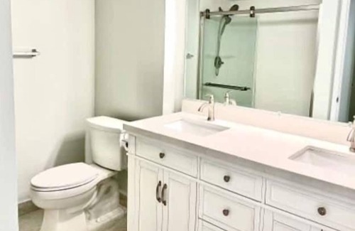 Davie Apartment | 3 Bedroom 644648 by Houzlet