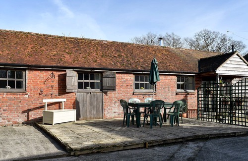 Okeford Fitzpaine Cabin | 3 bedroom accommodation in Okeford Fitzpaine