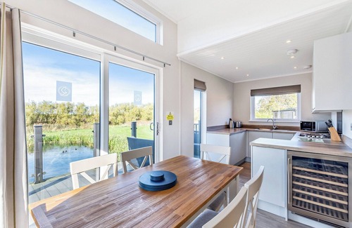 Poulton-le-Fylde Ski Chalet | 3 bedroom accommodation in Poulton-Le-Fylde