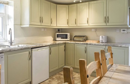 Brynrefail Cottage | 3 bedroom accommodation in Llanddeiniolen, near Bangor