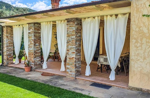 Strettoia House | 3 bedroom accommodation in Pietrasanta