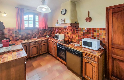 Pierrerue House | 3 bedroom accommodation in Pierrerue