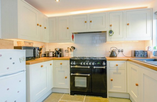 Ashford-in-the-Water Cottage | 3 bedroom accommodation in Ashford-in-the-Water, near Bakewell