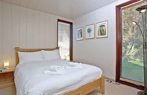 Dawlish Cabin | 3 bedroom accommodation in Cockwood Harbour, Nr Dawlish