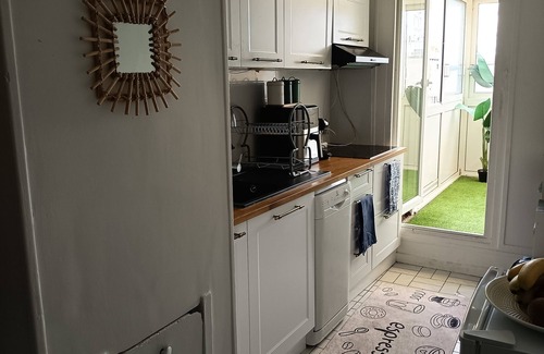 Pyramides Apartment | 3 Bedroom Apartment with Balcony, Parking and Wi-Fi - Courcouronnes