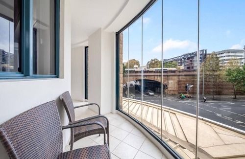 Surry Hills Apartment | 3 Bedroom Apartment @Castlereagh Street, Sydney CBD