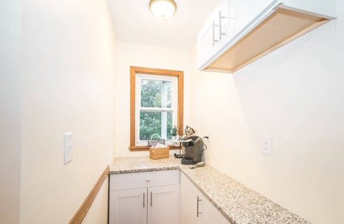 Allston Apartment | 3 Bedroom Apartment with Parking