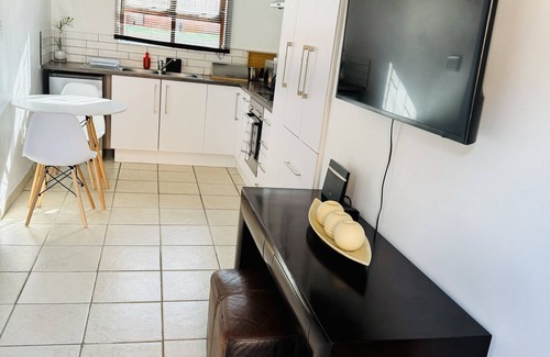 Greater Johannesburg Metropolitan Area Apartment | 3 Bedroom Apartment in Bushmill Amorosa Roodepoort . Family friendly