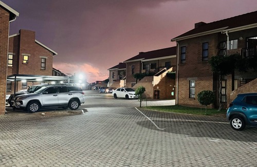 Greater Johannesburg Metropolitan Area Apartment | 3 Bedroom Apartment in Bushmill Amorosa Roodepoort . Family friendly