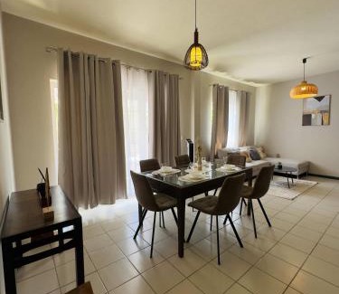 Wolmar Apartment | 3 Bedroom Apt 1min Walk to Beach - AO11
