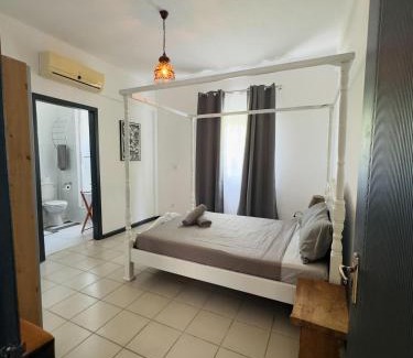 Wolmar Apartment | 3 Bedroom Apt 1min Walk to Beach - AO11
