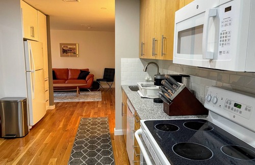 Central Square Apartment | 3 Bedroom Apt in Central Cambridge, walk to Harvard/MIT, in-unit laundry & A/C