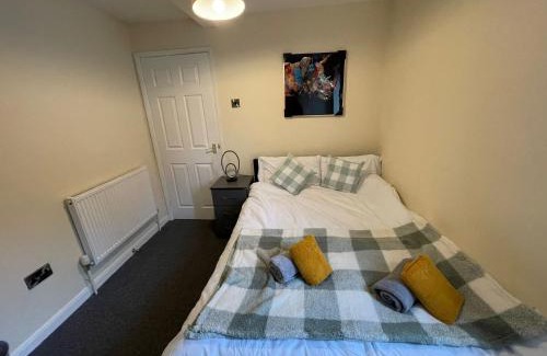 Nottingham Apartment | 3 Bedroom at Factory Qtr