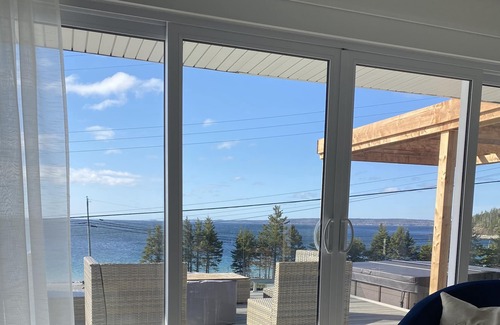 Queensland House | 3 bedroom beach house with hot tub and spectacular view