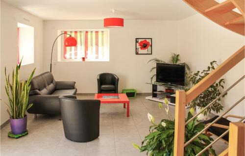 Dourdan House | 3 Bedroom Beautiful Home In Dourdain