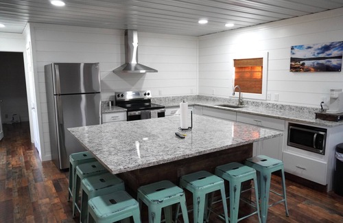 Cookson Cabin | 3-bedroom cabin at Sixshooter Marina