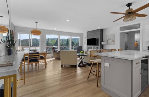 Cape Broyle Cabin | 3-bedroom cabin on Horsechops Pond, Cape Broyle with Hot tub, AC, WiFi