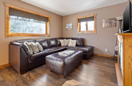 Rapid City Cabin | 3 Bedroom Cabin with Rustic Charm