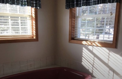 Inlet Ski Chalet | 3-bedroom Chalet at Eagle Bay Village with a Loft Sleeps 12