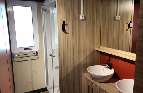 Vidauban Ski Chalet | 3 bedroom chalet in campsite *** with Jacuzzi and heated pool