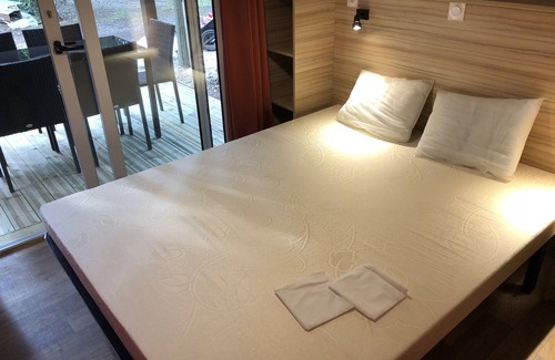 Vidauban Ski Chalet | 3 bedroom chalet in campsite *** with Jacuzzi and heated pool
