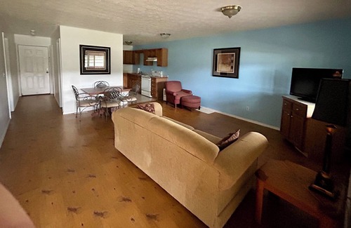 Albany Cabin | 3 Bedroom charming Cabin on Dale Hollow Lake at Wolf River Resort and Marina