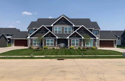 Bettendorf Condo | 3 Bedroom Condo with a King bed in Bettendorf